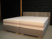 Boxspring met steigerhouten hoofdbord